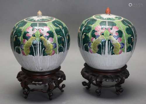 pair of Chinese porcelain cover jars, Qing dynasty