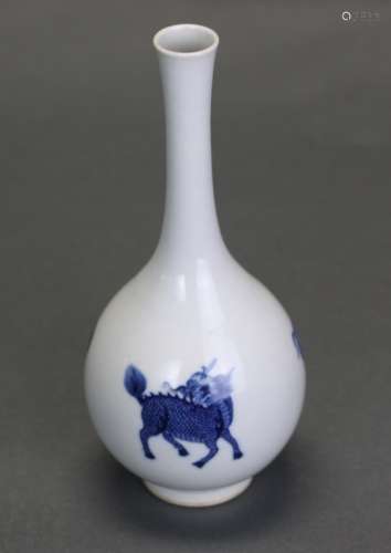Chinese blue & white porcelain bottle vase