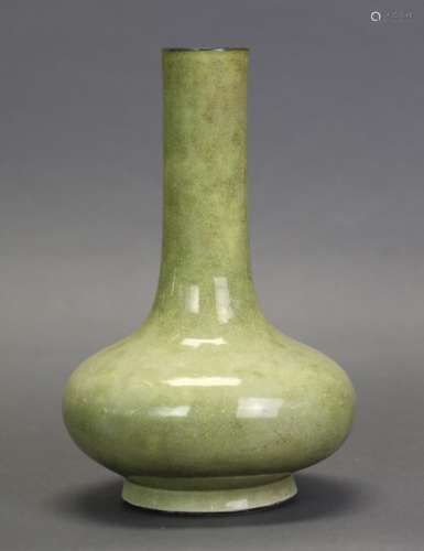 Chinese yellowish green glazed vase, Qing dynasty