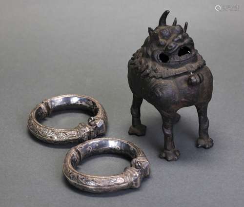 1 Chinese bronze censer & 2 bracelets, 19th c.