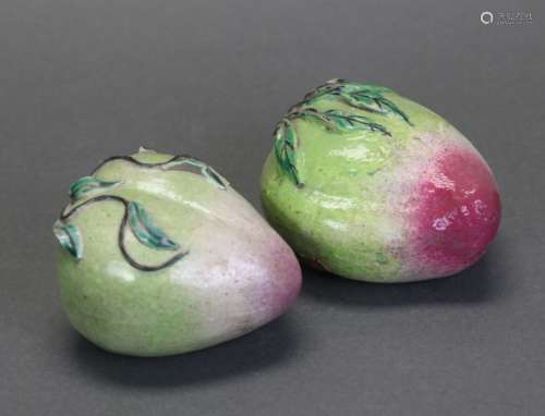 2 Chinese porcelain fruits, 19th c.