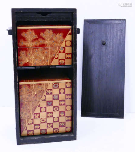 Fine Japanese Lacquered Jubako Stacking Box in Case