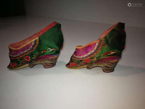 Qing Dynasty Chinese Palace Women's Embroidered Shoes