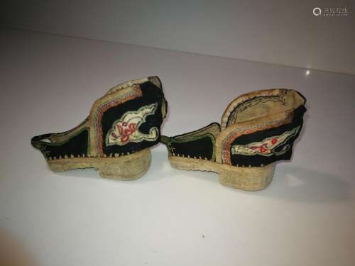 Qing Dynasty Chinese Palace Women's Embroidered Shoes
