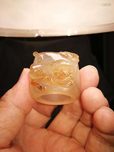 Antique Chinese Agate Clever Carving Snuff Bottle