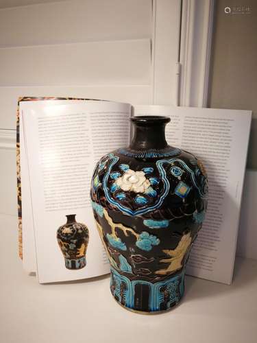 Chinese Fa Hua Ware Porcelain Vase Kangxi Period