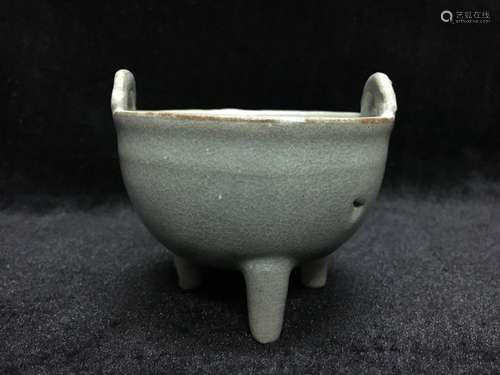 A LONGQUAN TRIPOD CENSER