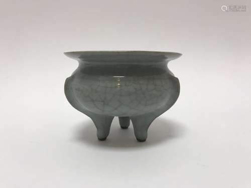 A GE YAO TRIPOD CENSER