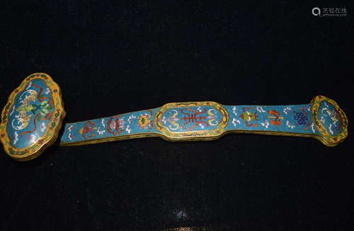 A GILT-DECORATED CLOISONNE ENAMEL SCEPTER