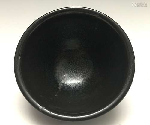 AN 'OIL DROP' TEA BOWL