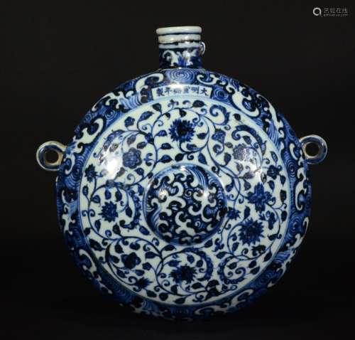 A BLUE AND WHITE WALL VASE, XUEDE MARK