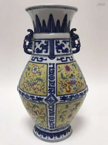 A FAMILLE ROSE FACETED FLAT VASE, QIANLONG SIX-CHA