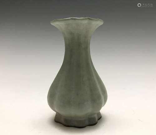 A LONGQUAN GUAN TYPE LOBED VASE