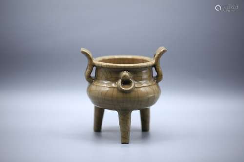 A GE YAO TRIPOD CENSER