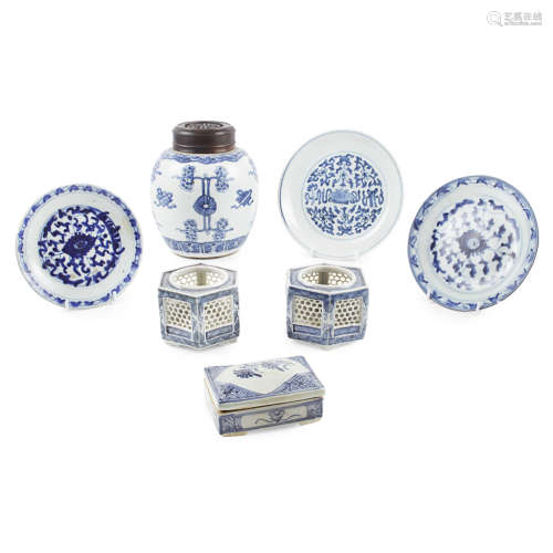 COLLECTION OF BLUE AND WHITE PORCELAIN