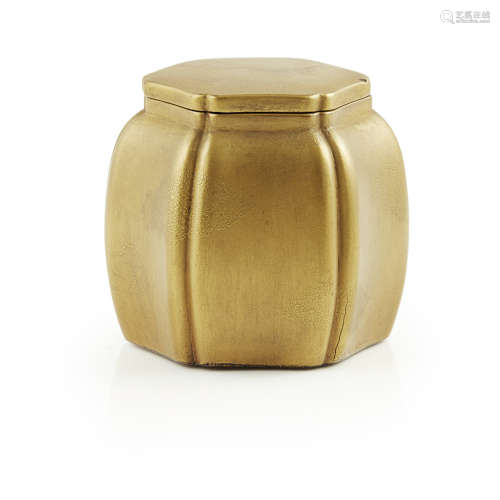 SMALL GOLD-LACQUER FLUTED HEXAGONAL BOX AND COVER
