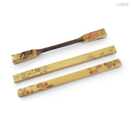 SET OF THREE LACQUER HAIR PINS, KOGAI