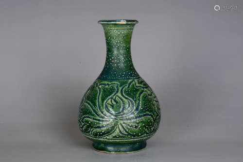 吉州窑绿釉刻花瓶