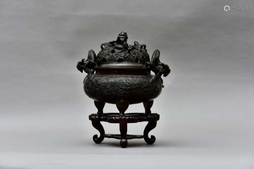 A LARGE CHINESE BRONZE TRIPOD CENSER AND COVER