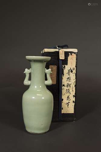 A LONGQUAN CELADON MALLET-FORM VASE, YUAN DYNASTY 