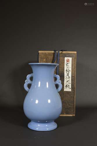 A CLAIR-DE-LUNE BLUE GLAZED VASE, QING DYNASTY