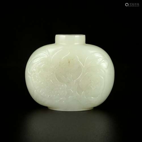 A Carved White Jade Snuff Bottle