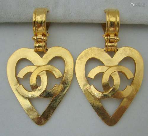 A Fine Large Chanel Earring With CC Logo