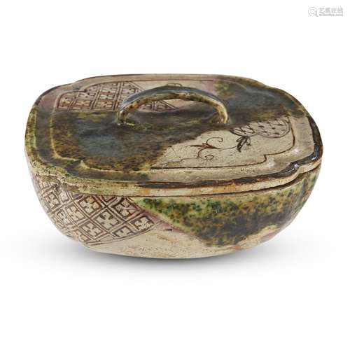 A Japanese Oribe-revival quatralobe bowl and cover, Shuntai (1799-1878),