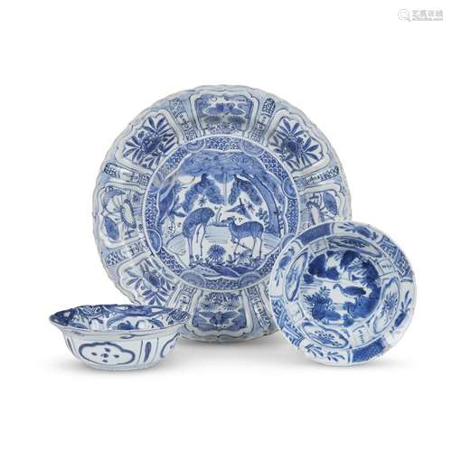 Group of three Kraak porcelain dishes, ming dynasty, wanli period