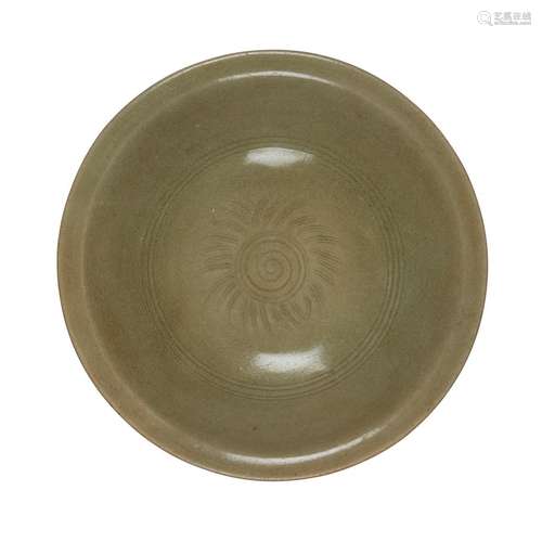 A Thai green-glazed dish, phan kilns, 15th-16th century