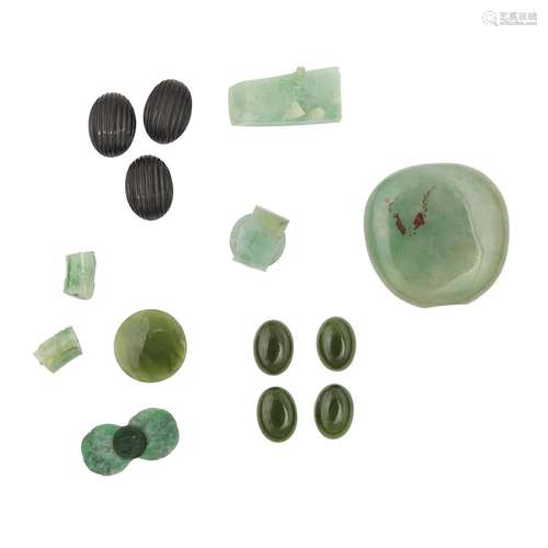 A group of 14 Chinese jade and jadeite items,