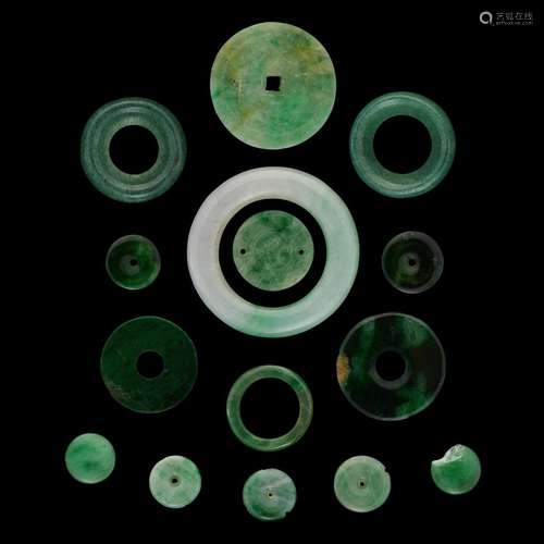 A group of fifteen Chinese jadeite items,