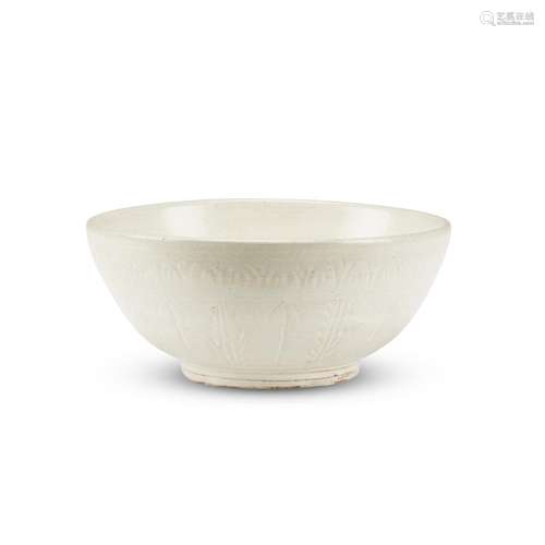 A Burmese incised white-glazed Shwebo bowl, 16th/17th century