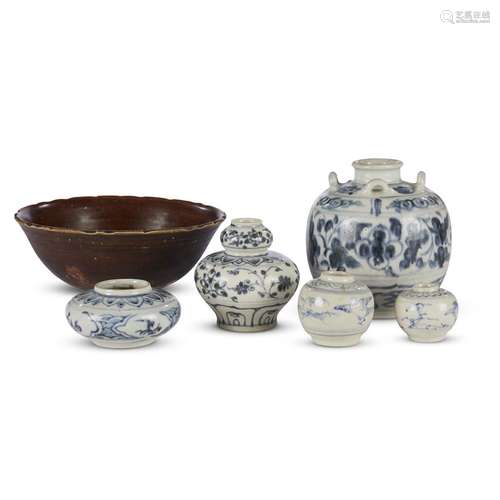 Group of six Vietnamese ceramics, 14th-16th century