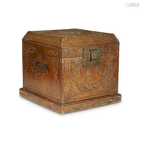 Chinese gilt-lacquered seal chest,