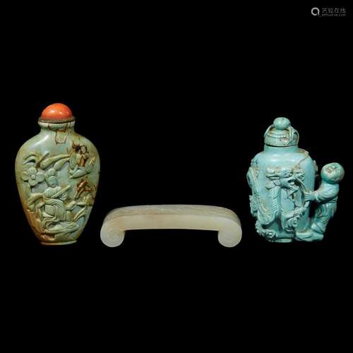 A Chinese turquoise Boy and Dragon snuff bottle and a celadon jade incised Bats stand,