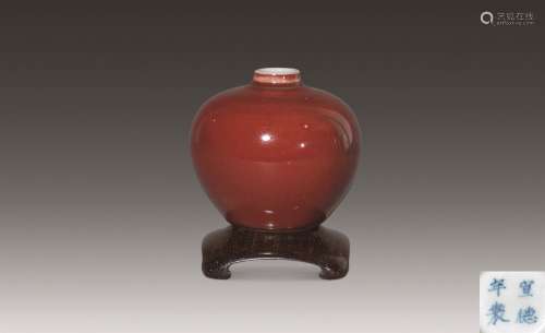 清十八世纪 霁红釉小苹果尊
