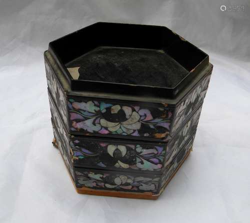 Antique Chinese Ming dynasty Lacquer Box