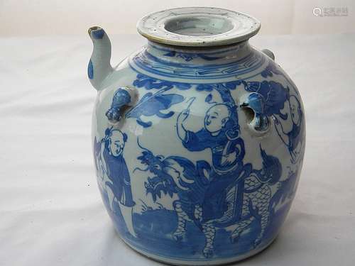 CHINESE ANTIQUE BLUE AND WHITE POT QING