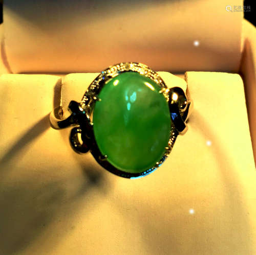 18K Gold Green Jadeite Diamond Ring