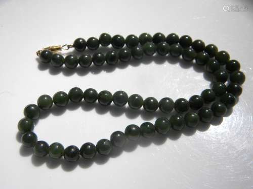 Vintage Nephrite Green Jade Bead Necklace
