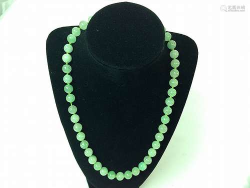 CHINESE JADEITE JADE ICY GREEN NECKLACE