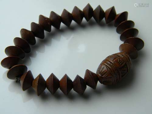 ANTIQUE CHINESE CARVED NUT BRACELET