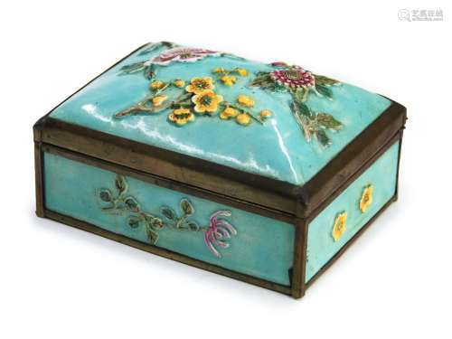 清 綠釉雕花盒 PORCELAIN TURQUOISE BOX; QING DYNASTY