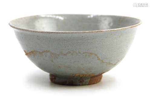 朝鮮王朝（1392-1910）白釉碗 KOREAN WHITE GREY GLAZED BOWL; JOSEON(1392-1910)