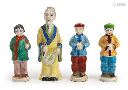 人物像一組 SET OF FOUR PORCELAIN FIGURES