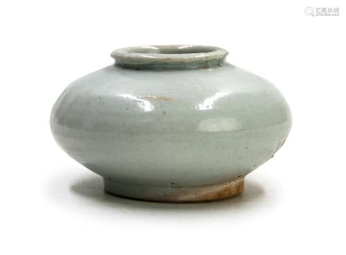 高麗時期（918-1392）灰青釉罐 SMALL WHITE GLAZED JAR; GORYEO(918-1392)