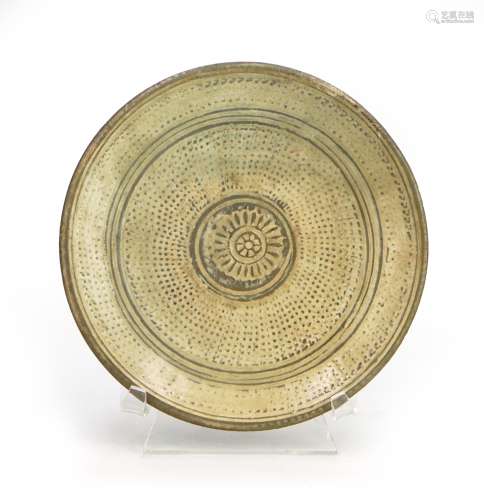 高麗時期（918-1392）青瓷印花盤 KOREAN CELADON INLAID SLIP PLATE; GORYEO(918-1392)