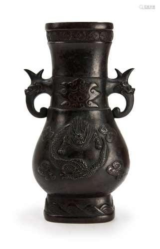 明 銅製饕餮龍紋瓶 BRONZE DRAGON HANDLED VASE; MING DYNASTY