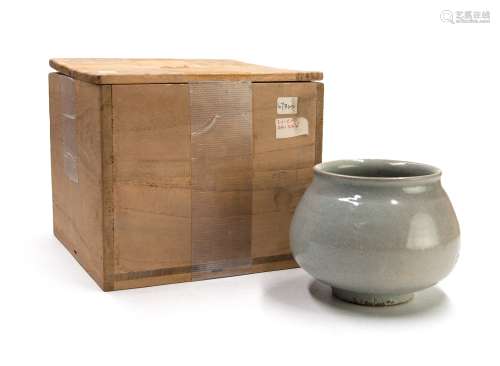 朝鮮王朝（1392-1910） 青瓷罐 KOREAN CELADON JAR; JOSEON(1392-1910)